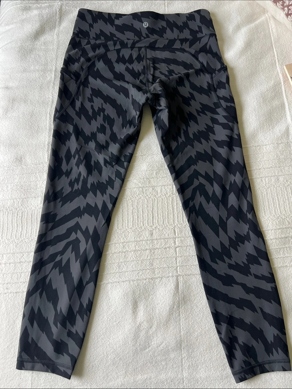 Lululemon athletica Black & Gray Zigzag Pattern Leggings